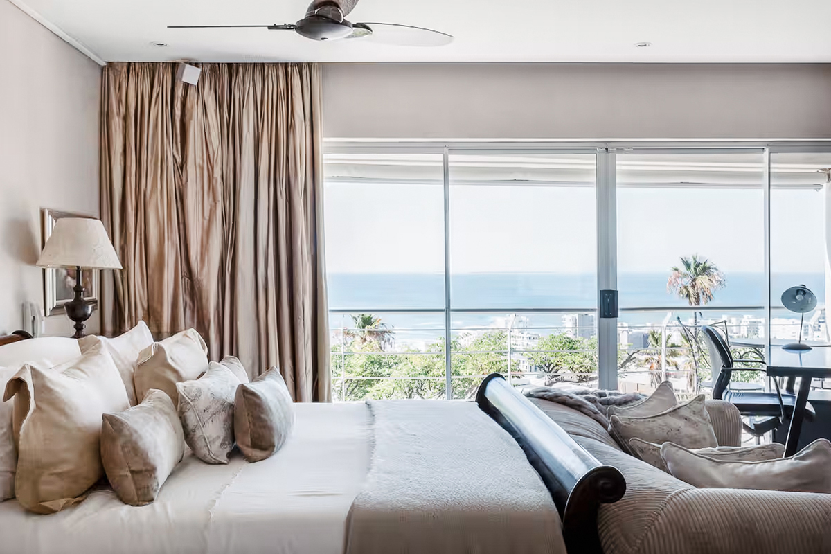 Master suite with ocean views at Heidi's House, Bantry Bay, Cape Town